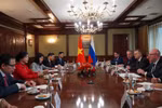 Обзор рабочей встречи между г-жой Нго Фыонг Ли и заместителем премьер-министра России Дмитрием Чернышенко (Фото: ВИA)