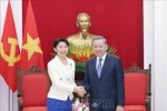 Генеральный секретарь ЦК КПВ То Лам (справа) и председатель парламентского альянса японско-вьетнамской дружбы (JVPFA) Обучи Юко. (Фото: ВИA)
