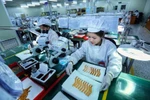Линия проверки электронных плат на корейском предприятии в промышленной зоне Йенфонг, провинция Бакнинь. (Фото: ВИA)