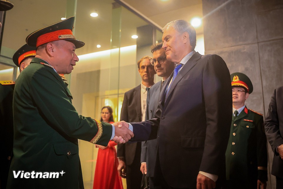 Председатель Государственной Думы Федерального Собрания Российской Федерации Вячеслав Володин и делегация завершают посещение музея. (Фото: ВИА)