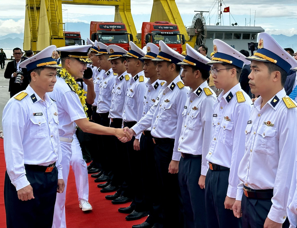 Церемония встречи офицеров и матросов учебного корабля ВМС Республики Корея, прибывших с дружественным визитом в город Дананг. (Фото: ВИА)