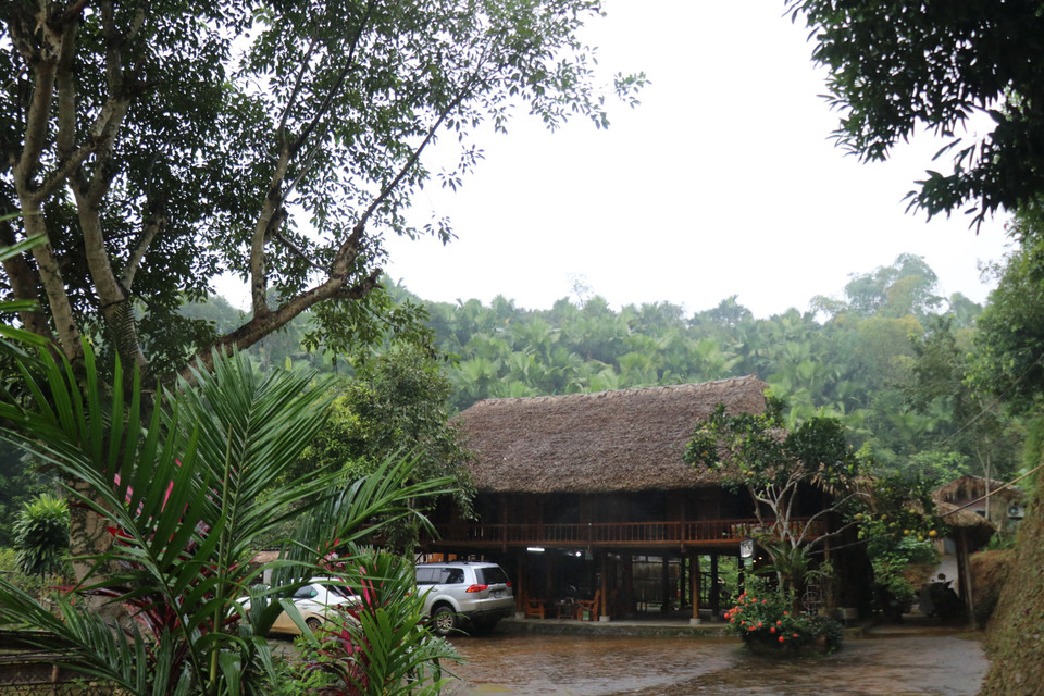 Одна из тысяч деревянных домов на сваях народности Тэй в общине Нгиадо. (Фото: ВИА)
