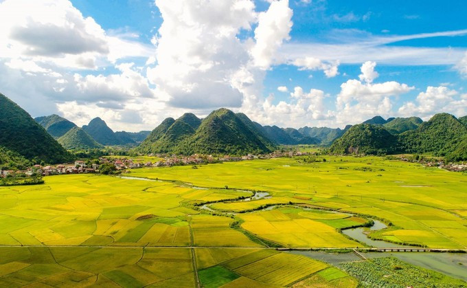 Её живописная, словно настенная роспись, красота стала главным акцентом, привлекающим множество туристов и фотографов в этот горный район. (Фото: ВИА)