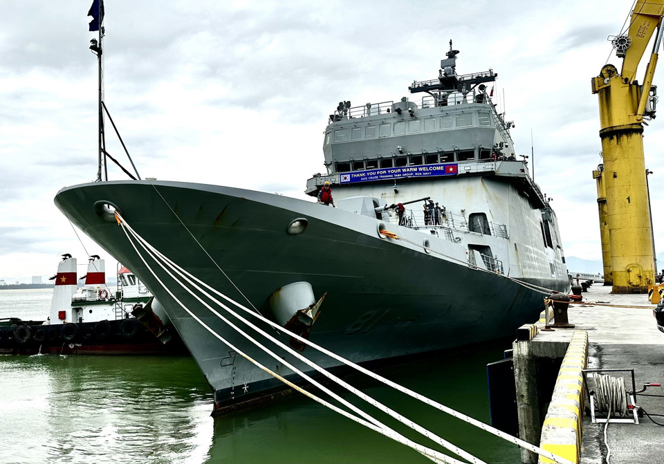 Учебный корабль ВМС Республики Корея прибывает в порт Тьенша с дружественным визитом в город Дананг. (Фото: ВИА)