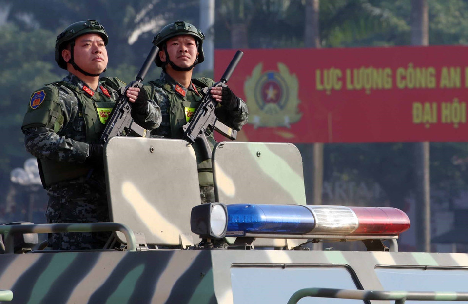 Колонна боевых и антитеррористических машин, а также бронеавтомобилей спецназа полиции участвует в параде специальной техники Министерства общественной безопасности. (Фото: ВИА)