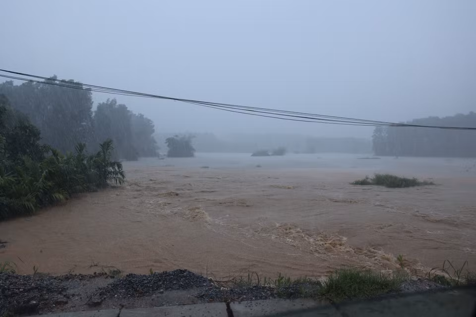 Многодневные ливни вызвали подъем уровня воды в реках и ручьях во многих районах Дананга. (Фото: ВИА)