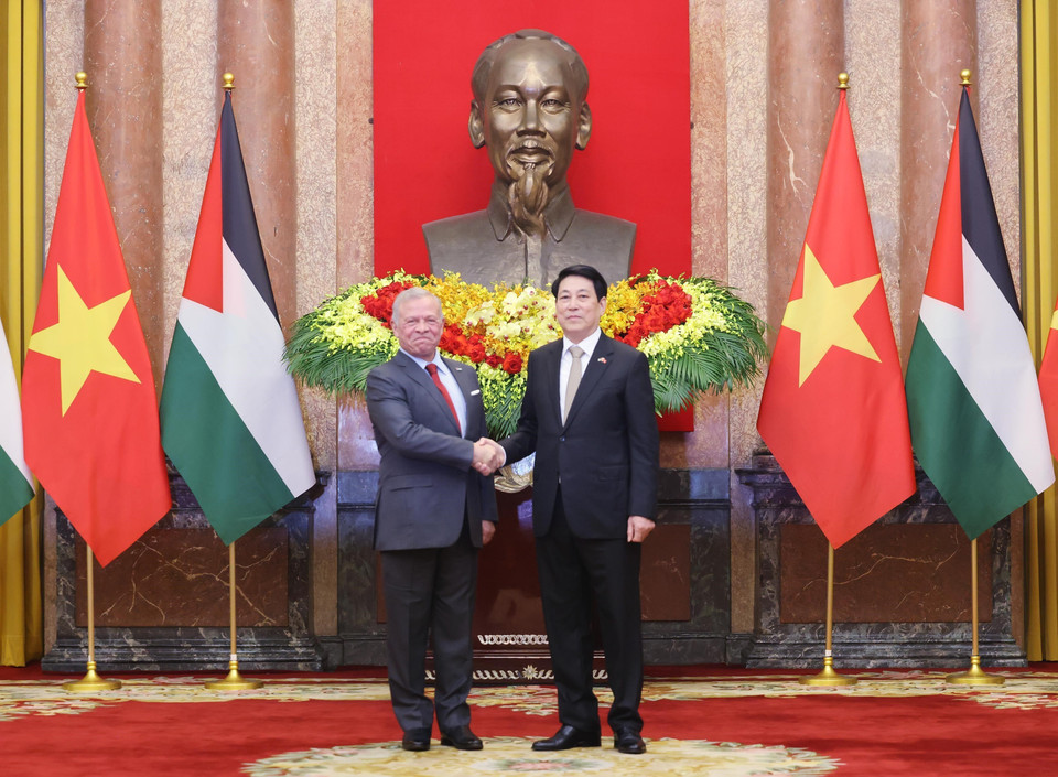 Президент государства Лыонг Кыонг и Король Иордании Абдалла II ибн аль-Хусейн фотографируются вместе. (Фото: ВИА)