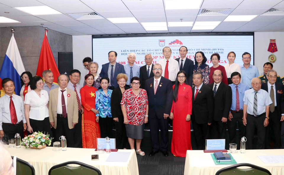 На встрече присутствуют многочисленные вьетнамские выпускники, студенты и специалисты, ранее проживавшие, обучавшиеся и работавшие в Российской Федерации. (Фото: ВИА)