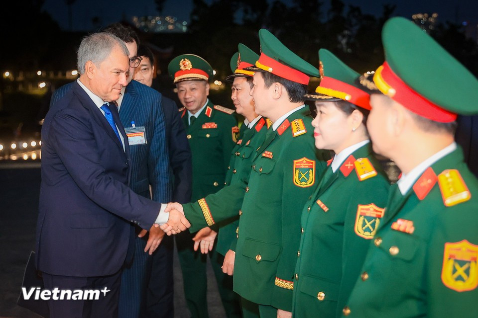 Председатель Государственной Думы Федерального Собрания Российской Федерации Вячеслав Володин прибывает во Вьетнам в рамках сотрудничества между Национальным собранием Вьетнама и Федеральным Собранием Российской Федерации. (Фото: ВИА)