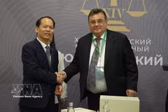 Министр юстиции Вьетнама Хоанг Тхань Тунг провёл рабочую встречу сминистром юстиции Российской Федерации Константином Чуйченко (Фото: ВИА)