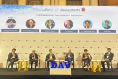 Послы приняли участие в специальной сессии «Диалог между послами — разделяя ответственность ради мира» в рамках 17-й Международной конференции по Восточному морю, проходившей утром 4 ноября в Дананге (Фото: kinhtedothi.vn)