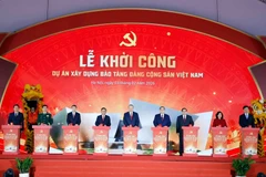 Генсекретарь То Лам и Премьер-министр Фам Минь Тьинь приняли участие в церемонии закладки фундамента проекта строительства Музея КПВ (Фото: ВИА)