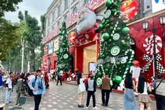 В эти дни в Хошимине рождественская атмосфера разливается по всем улицам и уголкам города, особенно в центральных районах (Фото: chinhphu.vn)