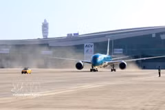Самолёт Boeing 787 Национальной авиакомпании Вьетнама – Vietnam Airlines выполнил первый рейс и приземлился в международном аэропорту Лонгтхань (Фото: ВИА) 