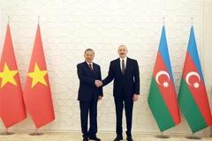 Генеральный секретарь То Лам и президент Ильхам Алиев фотографируются вместе (Фото: ВИА)
