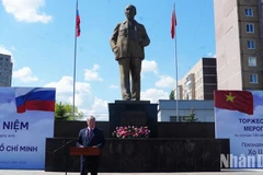 Губернатор Ульяновской области Алексей Русских выступает на торжествах