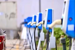 Система зарядных станций для электромобилей VinFast была синхронно установлена на территории жилого комплекса CT1 при больнице 103 и готова обслуживать потребности жителей.