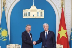 Генеральный секретарь То Лам и президент Касым-Жомарт Токаев приняли Совместное заявление о создании стратегического партнерства между Вьетнамом и Казахстаном (Фото: ВИА)