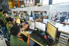 Граждане и предприятия выполняют процедуры оформления визы (Интернет)