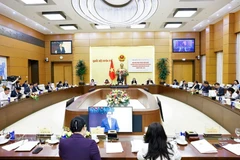 Председатель НС и глава Национального избирательного совета Чан Тхань Ман выступает на конференции (Фото: ВИА) 