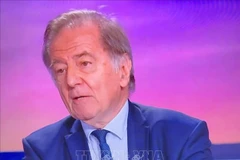 Клод Бланшемезон, бывший Посол Франции во Вьетнаме.