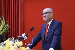 Новый Секретарь парткома провинции Футхо Фам Дай Зыонг выступил с речью при вступлении в должность (Фото: ВИА)