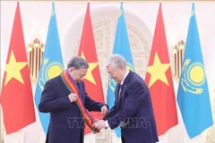 Президент Казахстана Касым-Жомарт Токаев провел церемонию награждения Генерального секретаря То Лама орденом Достык» первой степени (Фото: ВИА)