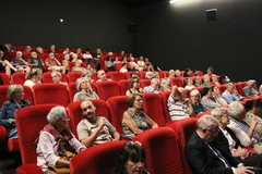 Французские зрители на премьере документального фильма «Руки, хранящие традиционный огонь»