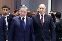Генсек То Лам и президент Болгарии Румен Радев приняли участие во Вьетнамо–болгарском бизнес-форуме (Фото: ВИА)