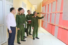 Рабочая делегация Управления общественной безопасности провинции Ниньбинь проверяет подготовку к выборам в следственном изоляторе № 2 квартала Ли-тхыонг-кьет (Фото: ВИА)