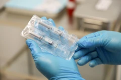 В центре Гамалеи выпустили первые три тестовые серии вакцины от рака