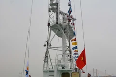 Церемония подъёма флага на корабле 889 «Профессор Гагаринский» (Фото: QĐND)