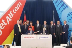 Президент Лыонг Кыонг присутствовал на церемонии подписания акта передачи первого самолёта Boeing 737 MAX между корпорацией Boeing и авиакомпанией Vietjet Air (Фото: ВИА)