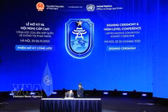 Утром 25 октября 2025 года в Национальный конференц-центр после церемонии открытия подписания и Саммита по Конвенции ООН против киберпреступности (Конвенции Ханоя) главы делегаций приступили к подписанию Конвенции ООН против киберпреступности (Фото: ВИА) 