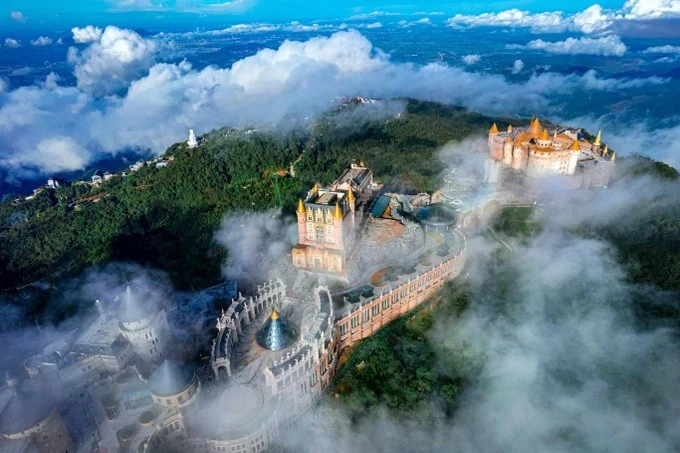 Sun World Ba Na Hills - место, привлекающее отечественных и иностранных туристов во время посещения города Дананг (Фото: ВИA)