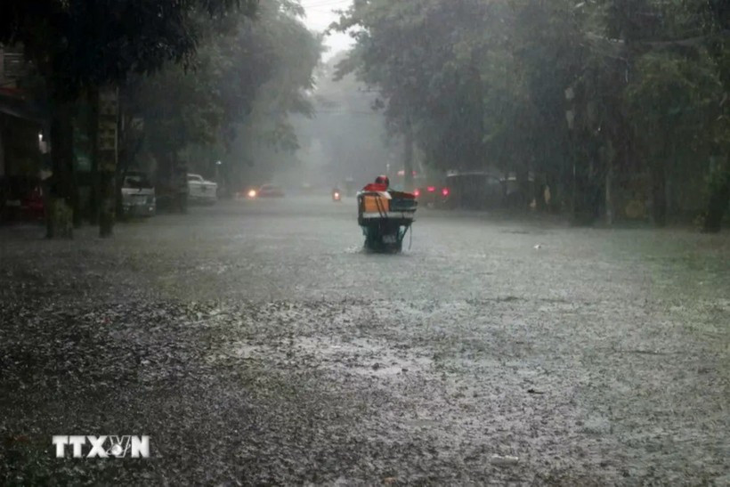 Сильные дожди 3 ноября вызвали серьёзные подтопления на многих дорогах провинции Нгеан. (Фото: ВИА) 