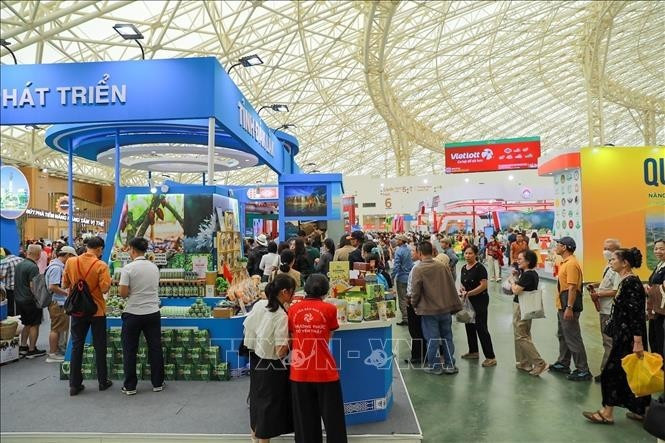 Посетители осенней ярмарки 2025 года (Фото: ВИA)