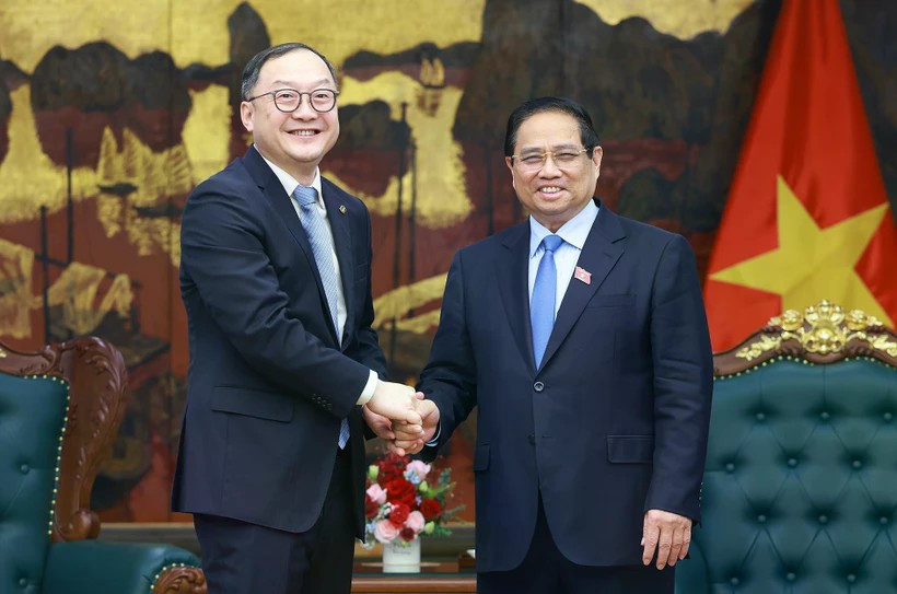 Премьер-министр Фам Минь Тьинь (справа) и председатель PowerChina Asia Pacific Чжоу Цзяи (Фото: ВИA)