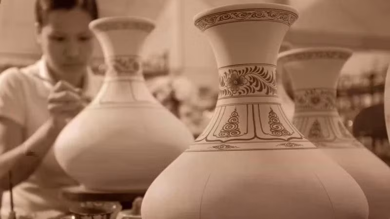 Керамические изделия из Батчанга не только служат людям в повседневной жизни, но и имеют высокую эстетическую ценность благодаря удивительному мастерству и творчеству ремесленников. (Фото: nhandan.vn)