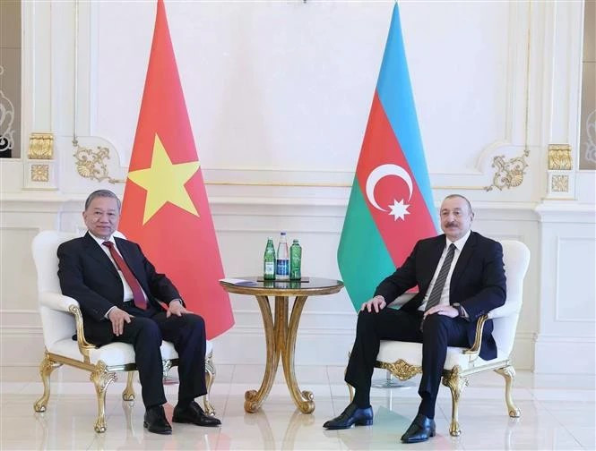 Генеральный секретарь ЦК Коммунистической партии Вьетнама (КПВ) То Лам (слева) и президент Азербайджана Ильхам Алиев. (Фото: ВИA)
