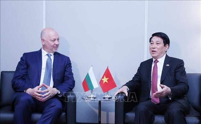  Президент Лыонг Кыонг встречается с премьер-министром Болгарии Росеном Желязковым. (Фото: ВИА) 