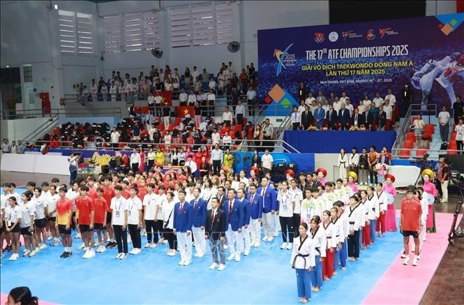 Церемония открытия 17-го чемпионата Юго-Восточной Азии по тхэквондо среди юниоров. (Фото: ВИA)