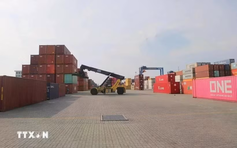 Погрузка/разгрузка товаров в порту международного контейнерного терминала Танканг Хайфон. (Фото: ВИA)