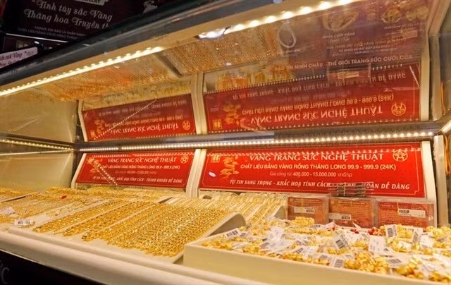 Золото продаётся в магазине в Ханое. (Фото: ВИA)