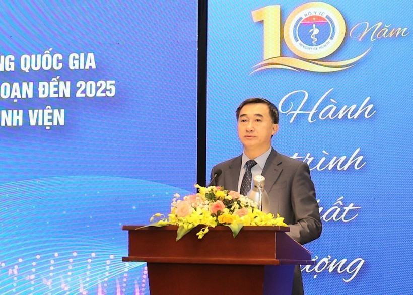 Deputy Minister of Health Tran Van Thuan speaks at the conference on November 25. (Photo: VietnamPlus) 