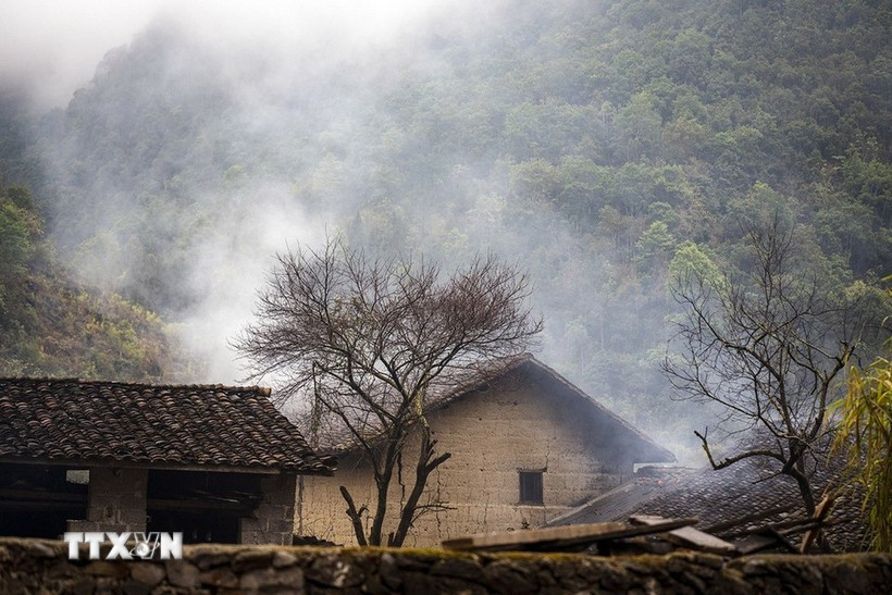  Прекрасные дома из утрамбованной земли, словно в сказках, у монгов в провинции Туенкуанг. Фото: Кхань Хоа/ВИА 