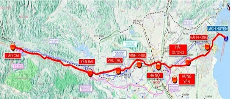 Карта с изображением железной дороги Лаокай - Ханой - Хайфон общей протяженностью 388,35 км, проходящей через девять населенных пунктов. (Фото: baodautu.vn)