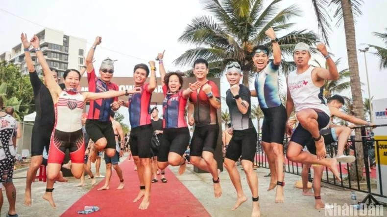 IRONMAN 70.3 Vietnam 2025 отмечает 10-й год существования IRONMAN во Вьетнаме (Фото: nhandan.vn)