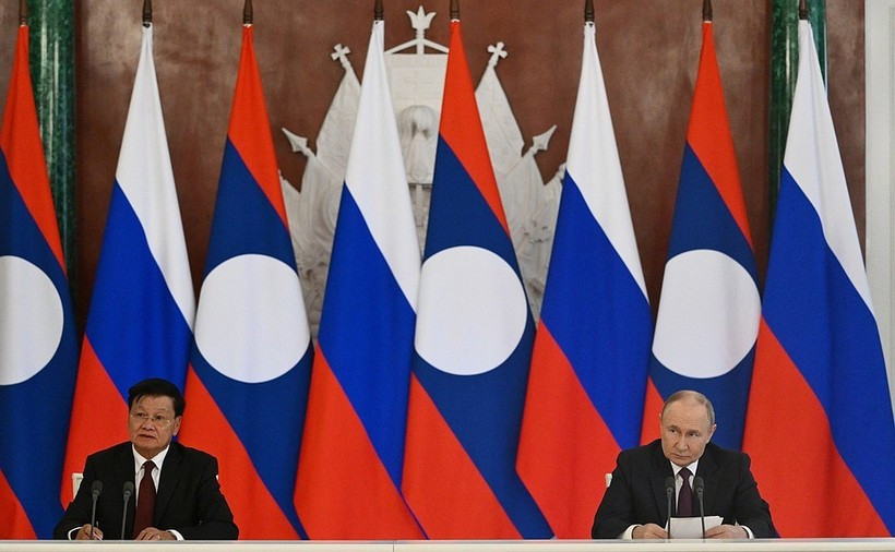 Президент России Владимир Путин и президент Лаоса Тонглун Сисулит выступили с заявлениями по итогам переговоров. (Фото: en.kremlin.ru)