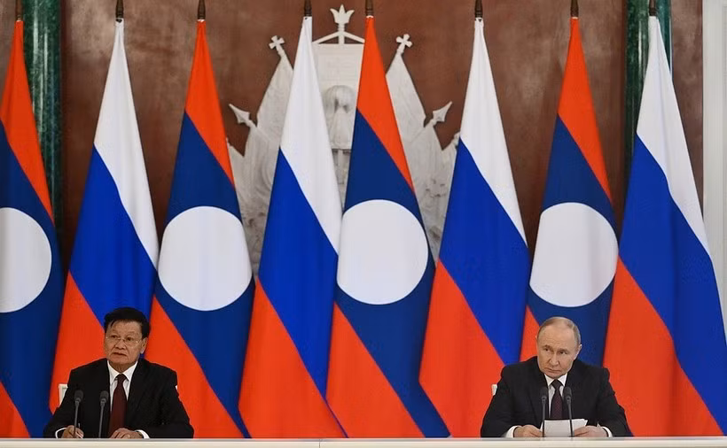 Президент России Владимир Путин и президент Лаоса Тонглун Сисулит выступили с заявлениями по итогам переговоров. (Фото: en.kremlin.ru)